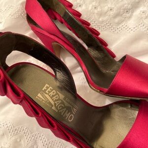 Salvatore Ferragamo size 8 fuschia heels